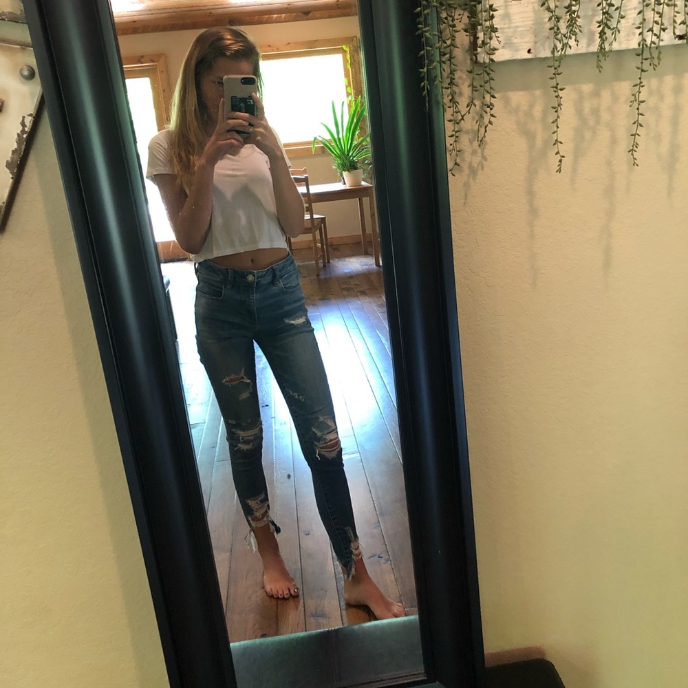 Medium wash American Eagle skinny jeans